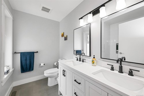 4008 Bow Rd, Saanich, BC 