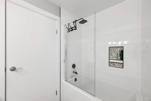 4008 Bow Rd, Saanich, BC 