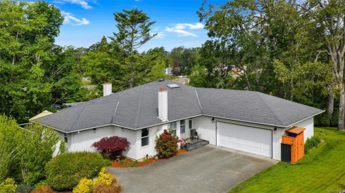 4008 Bow Rd, Saanich, BC 