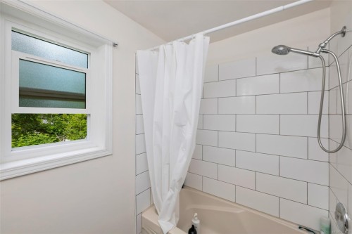 4008 Bow Rd, Saanich, BC 