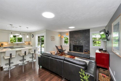 4008 Bow Rd, Saanich, BC 