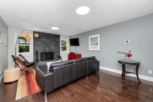 4008 Bow Rd, Saanich, BC 