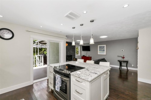 4008 Bow Rd, Saanich, BC 