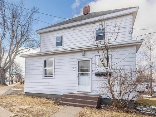 3 Davenport Road  Sydney, NS B1P 2R2