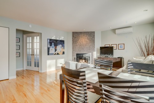 Salle à manger - 161C Rue Montcalm, Bromont, QC - Indoor Photo Showing Living Room With Fireplace