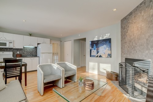 Salon - 161C Rue Montcalm, Bromont, QC - Indoor