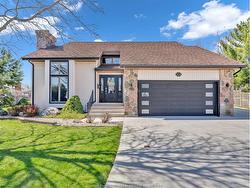 226 CHERRYWOOD Drive Kingsville, ON N9Y 3R4
