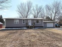 121 Wentworth ST Woodstock, NB E7M 2Z4