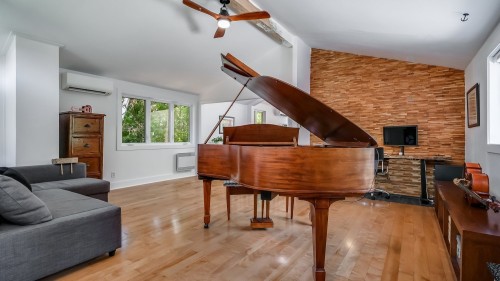 Salle familiale - 315 Rue Des Sables, Otterburn Park, QC - Indoor