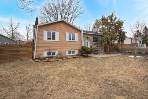 Façade - 855 Rue Beauchemin, Beloeil, QC - Outdoor