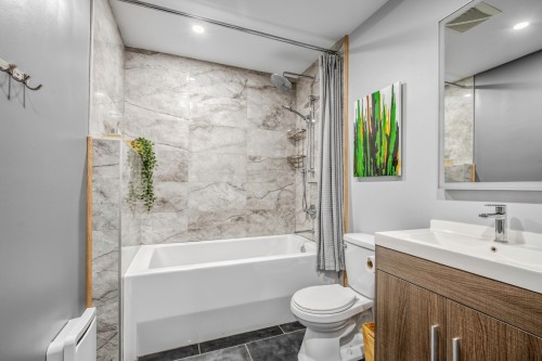 Salle de bains - 855 Rue Beauchemin, Beloeil, QC - Indoor Photo Showing Bathroom