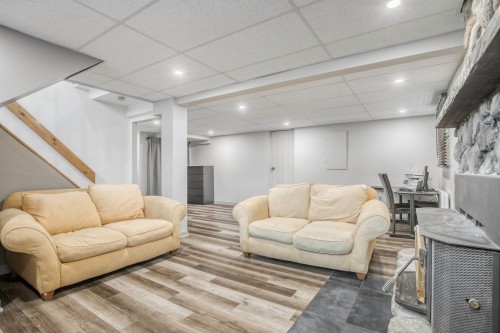 Salle familiale - 855 Rue Beauchemin, Beloeil, QC - Indoor Photo Showing Other Room