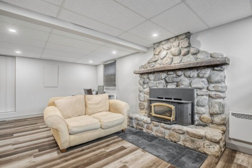 Salle familiale - 855 Rue Beauchemin, Beloeil, QC - Indoor Photo Showing Other Room With Fireplace
