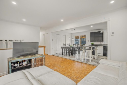 Salon - 855 Rue Beauchemin, Beloeil, QC - Indoor Photo Showing Living Room