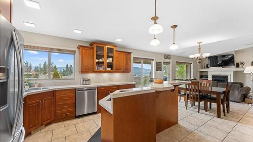 5190 Cobble Crescent, Kelowna, BC - Indoor Photo Showing Kitchen