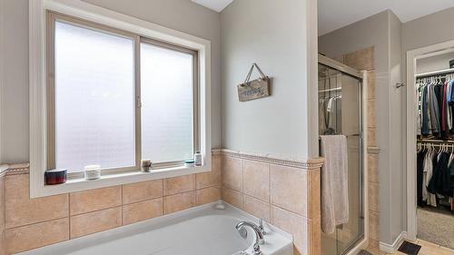 5190 Cobble Crescent, Kelowna, BC - Indoor Photo Showing Bathroom
