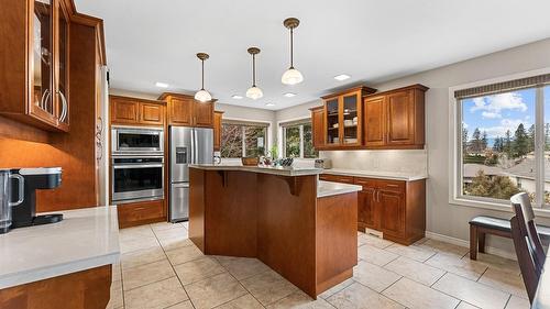 5190 Cobble Crescent, Kelowna, BC - Indoor Photo Showing Kitchen