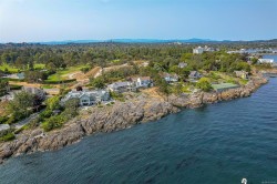 987 Beach Dr Oak Bay, BC V8S 2N2