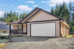 6727 Wall St Honeymoon Bay, BC V0R 1Y0