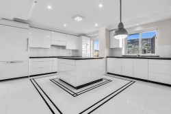 801-250 Av. Clarke  Westmount, QC H3Z 2E5