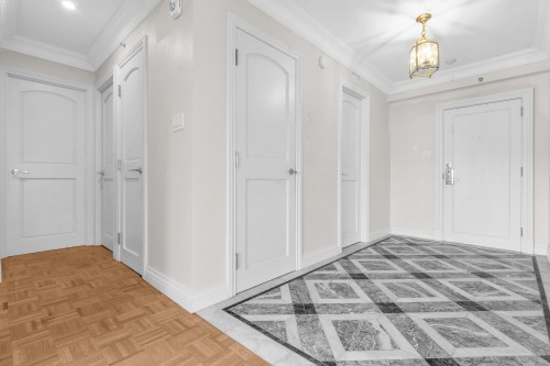 Hall d'entrée/Vestibule - 801-250 Av. Clarke, Westmount, QC - Indoor Photo Showing Other Room