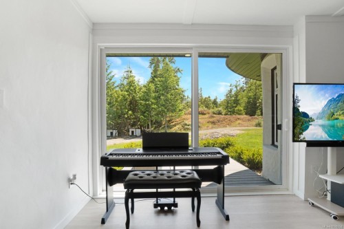 5876 Stoltze Rd, Duncan, BC 