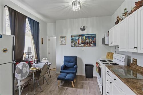 263 Magnus Ave, Winnipeg, MB 