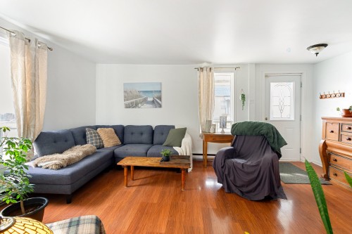 Salon - 386  - 390 9E Avenue, Saint-Jean-Sur-Richelieu, QC - Indoor Photo Showing Living Room