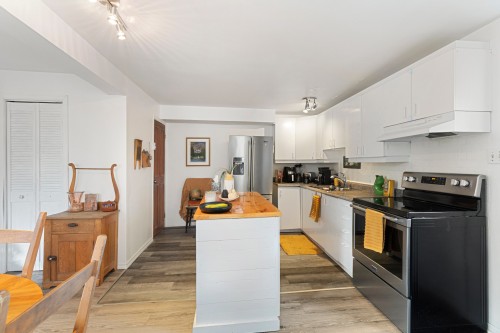 Cuisine - 386  - 390 9E Avenue, Saint-Jean-Sur-Richelieu, QC - Indoor Photo Showing Kitchen