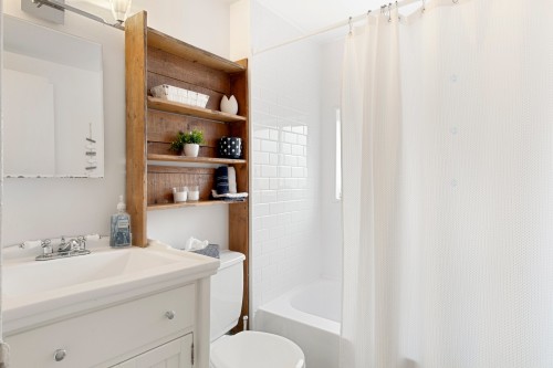 Salle de bains - 386  - 390 9E Avenue, Saint-Jean-Sur-Richelieu, QC - Indoor Photo Showing Bathroom