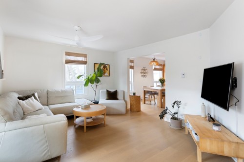 Salon - 386  - 390 9E Avenue, Saint-Jean-Sur-Richelieu, QC - Indoor Photo Showing Living Room