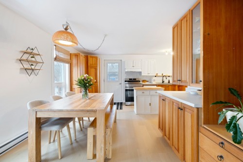 Cuisine - 386  - 390 9E Avenue, Saint-Jean-Sur-Richelieu, QC - Indoor Photo Showing Dining Room