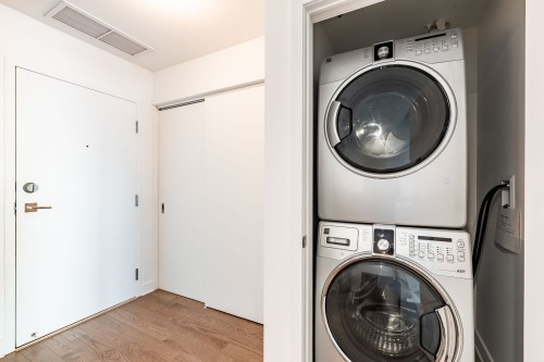 Salle de lavage - 905-5905 Boul. Du Quartier, Brossard, QC - Indoor Photo Showing Laundry Room
