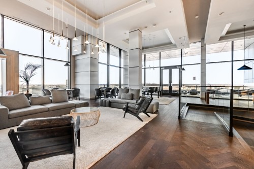 Salle communautaire - 905-5905 Boul. Du Quartier, Brossard, QC - Indoor