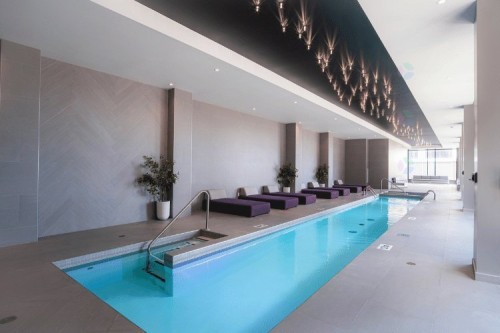 Piscine - 905-5905 Boul. Du Quartier, Brossard, QC - Indoor Photo Showing Other Room With In Ground Pool