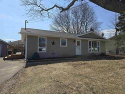 98 Oak Drive  Charlottetown, PE C1A 7Z1