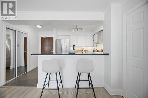 707 - 190 Manitoba Street, Toronto, ON - Indoor Photo Showing Kitchen