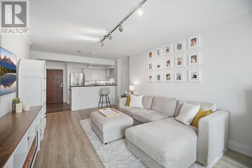 707 - 190 Manitoba Street, Toronto, ON - Indoor Photo Showing Living Room