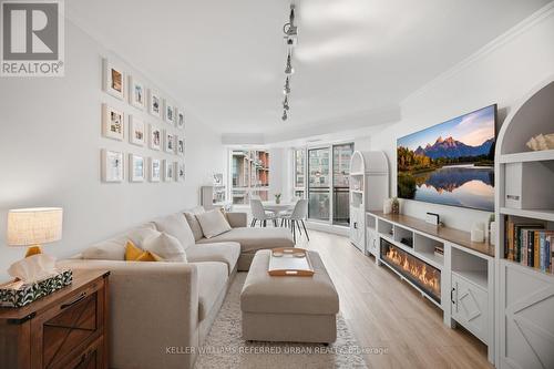 707 - 190 Manitoba Street, Toronto, ON - Indoor Photo Showing Living Room