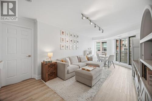 707 - 190 Manitoba Street, Toronto, ON - Indoor Photo Showing Living Room