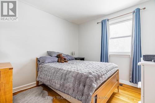 18 Newton Street, Barrie, ON - Indoor Photo Showing Bedroom