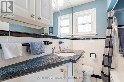 18 Newton Street, Barrie, ON - Indoor Photo Showing Bathroom