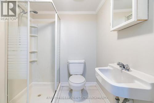 18 Newton Street, Barrie, ON - Indoor Photo Showing Bathroom