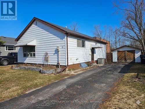 15 NEWTON STREET  Barrie, ON L4M 3N2