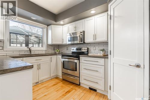 922 Budz Green, Saskatoon, SK - Indoor Photo Showing Kitchen With Upgraded Kitchen