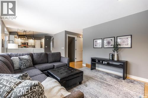 922 Budz Green, Saskatoon, SK - Indoor Photo Showing Living Room
