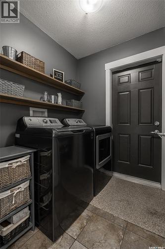 922 Budz Green, Saskatoon, SK - Indoor Photo Showing Laundry Room