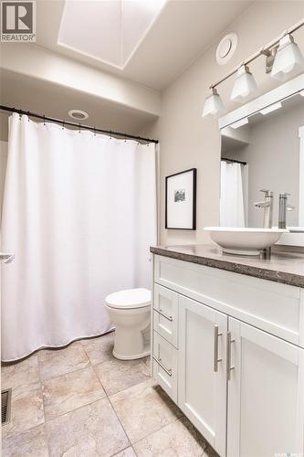 922 Budz Green, Saskatoon, SK - Indoor Photo Showing Bathroom