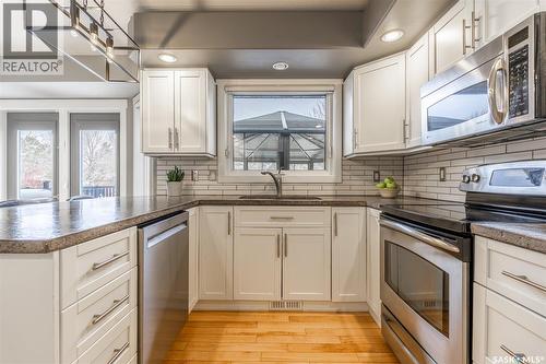 922 Budz Green, Saskatoon, SK - Indoor Photo Showing Kitchen With Stainless Steel Kitchen With Upgraded Kitchen