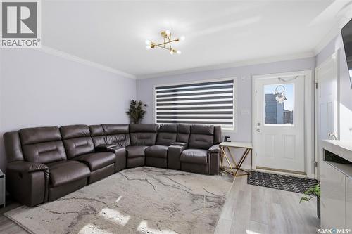 263 250 Akhtar Bend, Saskatoon, SK - Indoor Photo Showing Living Room